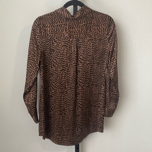 Soft Surroundings Long Lined Animal Print 100% Silk Button Up Blouse Size XS - Picture 2 of 4